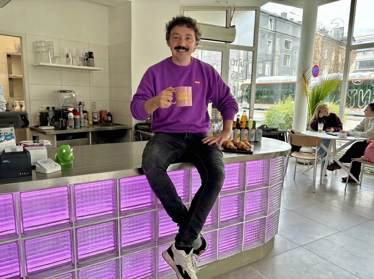 Berny mit pinker Tutto Berny Kaffeetasse